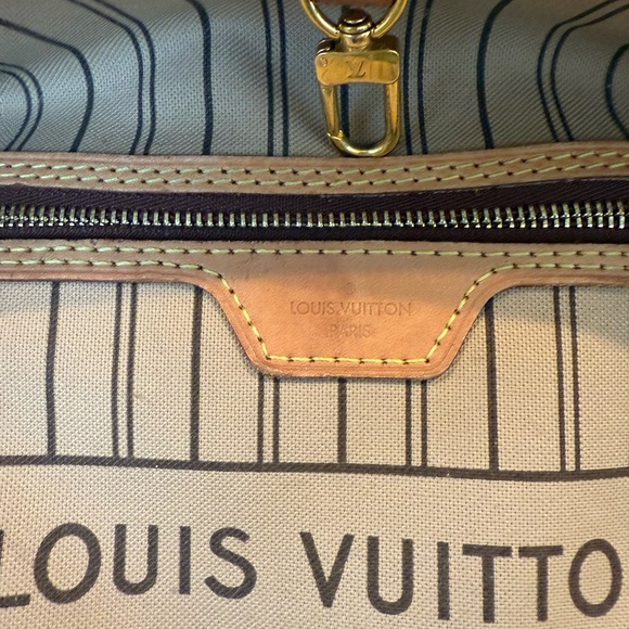 Louis Vuitton Neverfull MM Handbag - Picture 13 of 13